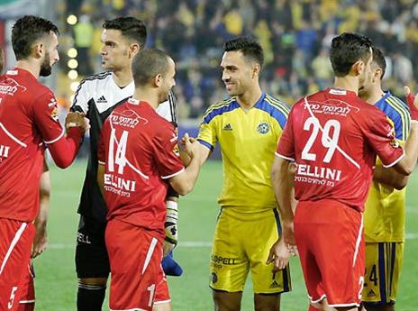 דווקא על הדשא הכל עבר בצורה חלקה (אלן שיבר)