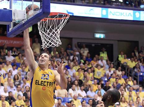 מעט דקות בת"א, מעט דקות באיסטנבול. מאריץ' (אלן שיבר)