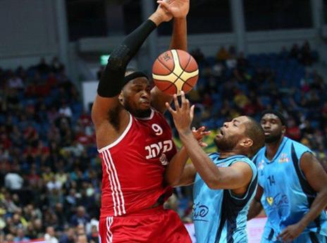 ג'ונס חוסם את וויאט