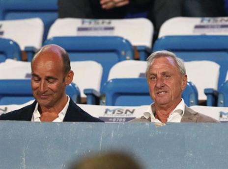 קרויף וביין מרוצים ביציע (אלן שיבר)