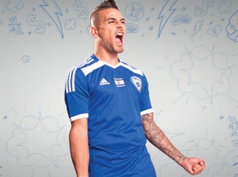 גם החולצה של בוזגלו זמינה באפליקציה (סטודיו אדידס)