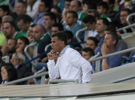 בסוף הוא הגיע ליציע (יוסי שקל)