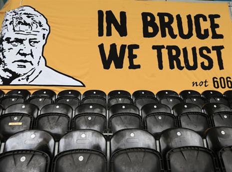 למרות הכל, אוהדי האל לא מאבדים תקווה במנג'ר סטיב ברוס (gettyimages)