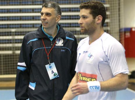 המאמן והקפטן, ג'וקיץ' ופומרנץ (צילום: עמית שיסל, איגוד הכדוריד)