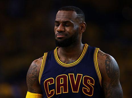 לברון. בלאט לא טינף עליו (getty)