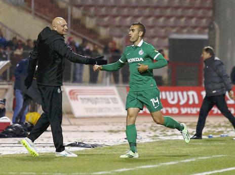 לא ידע הרבה רגעי אושר בירוק. עמאשה (אלן שיבר)