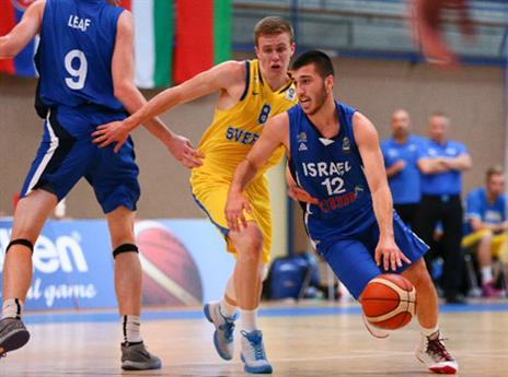 בלאט בדרך לסל של שבדיה (אתר פיב"א)