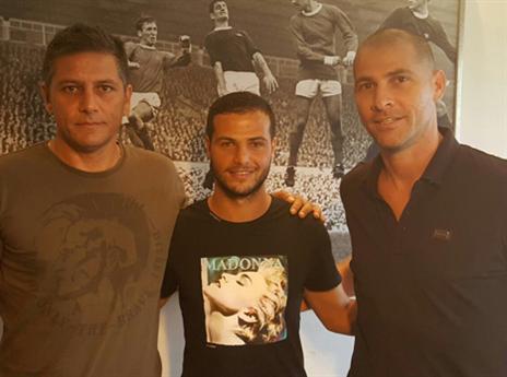 זגורי עם נמני ואוסידון במעמד החתימה (אלן שיבר)