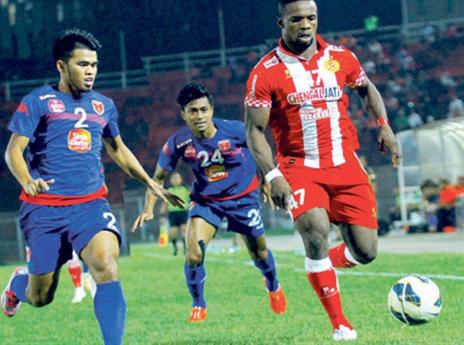 עונה אחת במלאזיה. אמוטו במדי קלאנטן