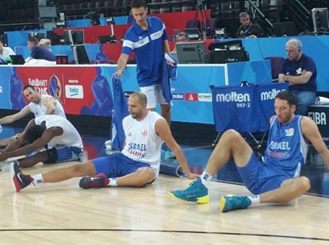 נבחרת ישראל במונפלייה. מוכנה לפינלנד