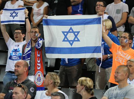 אבל היו גם אוהדים ישראלים שבאו לתמוך (אלן שיבר)