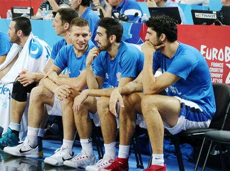 מותר גם לשבת בצד ולנוח (אלן שיבר)