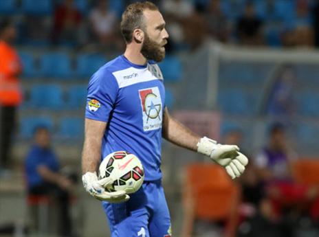 עמוס, נתן הצגה בין הקורות (יוסי שקל)