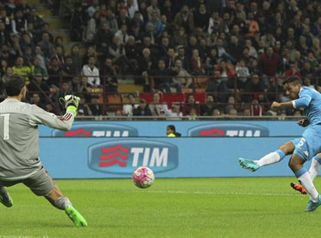 אלאן מעלה את נאפולי ליתרון (Getty)