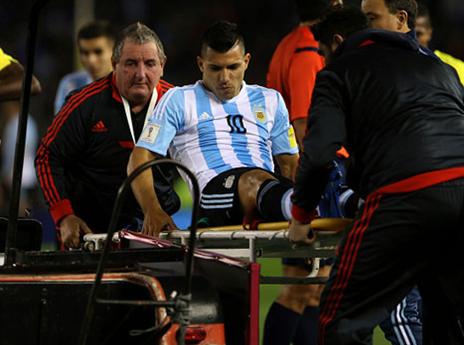 פונה באלונקה ומירר בבכי (gettyimages)