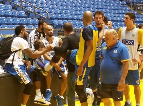 שחקני מכבי פוגשים את האקסים