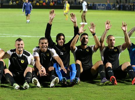 שחקני בית"ר חוגגים. מלאי בטחון (אלן שיבר)