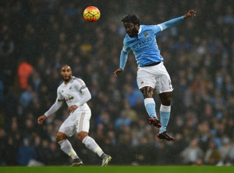 בוני עולה לכדור גובה (getty)