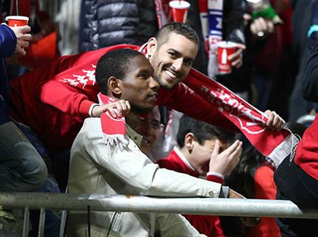 אורח לא צפוי (גליינור פלט ממכבי חיפה) הגיע ליציע של האדומים (אלן שיבר)