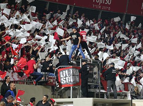 הקדיש להם את הניצחון. אוהדי ב"ש (אלן שיבר)