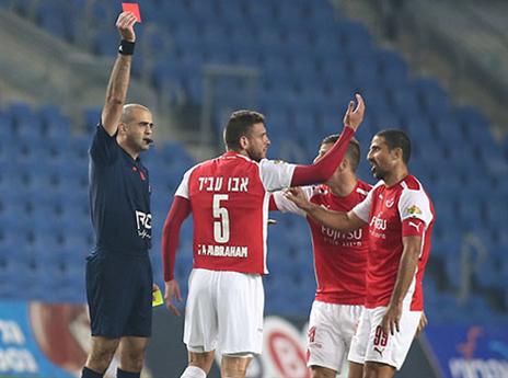 גנב את ההצגה. בר נתן (אלן שיבר)