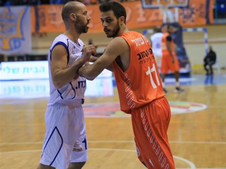 בן שימול וטפירו נאבקים הערב (אודליה מטרי, מכבי ראשון לציון)