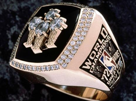 "72 ניצחונות? זה קשה, אבל אנחנו מסוגלים". טבעת האליפות של שיקאגו בעונה ההיא (Getty)