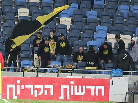 אוהדי נתניה רואים את הופעת הבכורה של שחקני הרכש החדשים (יוסי שקל)