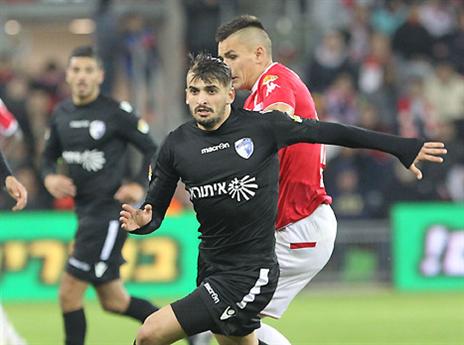 הבכורה במדים האדומים כבר בראשון. בראון (צילום: דני מרון)