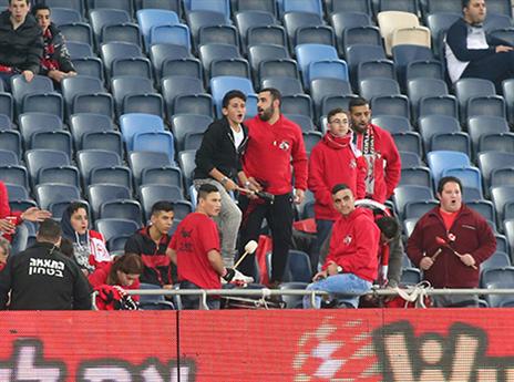 אוהדי הפועל חיפה יראו ניצחון ביתי? (יוסי שקל)