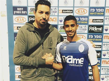 אייל דנין אחרי החתימה ברמת השרון (אינסטגרם אדם קידן)