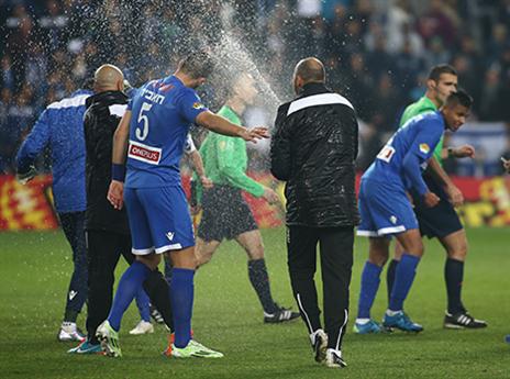 לא פיספסו צ'אנס לפתוח שמפניות (אלן שיבר)