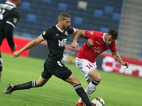 בנימין מנסה לעצור את אלבז (יוסי שקל)