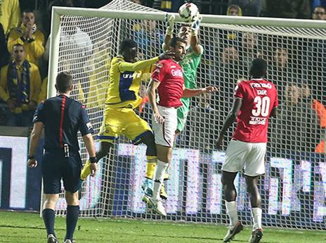 גורש עולה לכדור גובה (אלן שיבר)