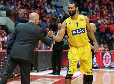 רנדל אמר שלום למאמנו לשעבר