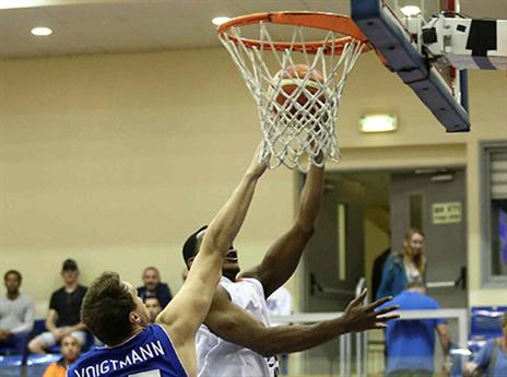 החבורה של דרוקר נותנת פייט (אלן שיבר)