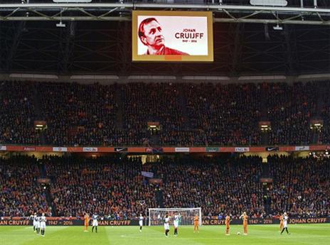 לא שוכחים את מספר 14 (Getty)