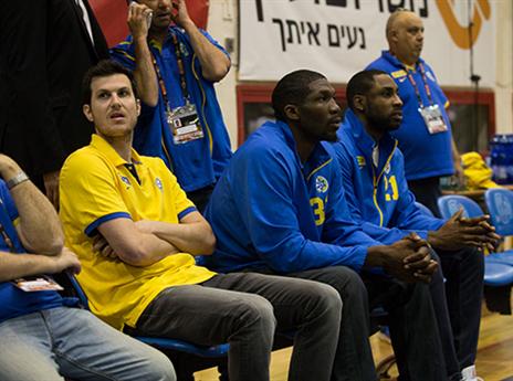 ספסל הנעדרים (עודד קרני)