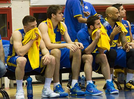 הסתבך בבעיית עבירות. בנדר (עודד קרני)