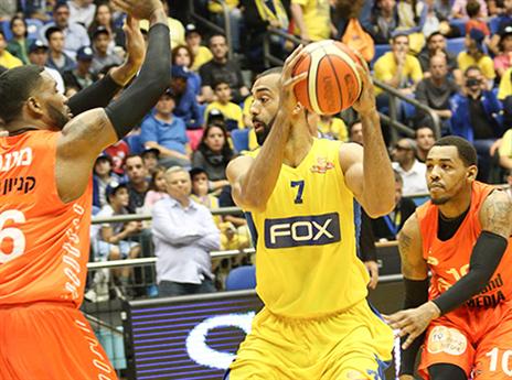 רנדל מול מונרו הערב (צילום: דני מרון)