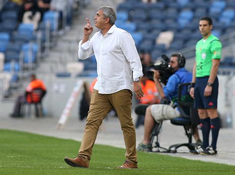 התנצל על התנועה לקהל. אלי כהן (צילום: יוסי שקל)