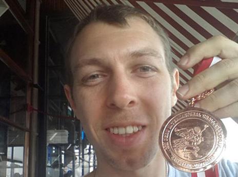 זילברמן עם המדליה (באדיבות ההתאחדות הישראלית)