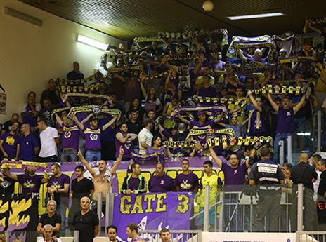 הקהל הסגול באשדוד (לירון מולדובן)