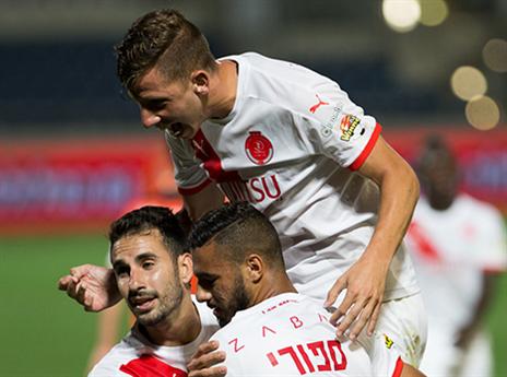 חגיגה אדומה בבלומפילד (עודד קרני)