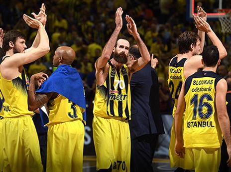 שחקני פנרבחצ'ה חגגו בסיום (gettyimages)