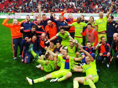 שחקני צסק"א חוגגים אליפות (טוויטר)