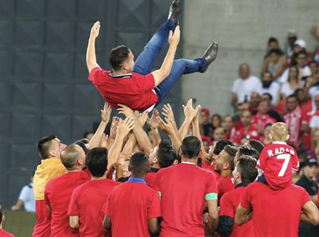 "לא חושב שלגיל יש משמעות". בכר נזרק באוויר אחרי הזכייה באליפות (אלן שיבר)