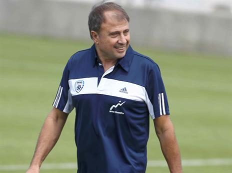 אלישע לוי מחוייך. אימון ראשון בנבחרת (צילום: אלן שיבר)