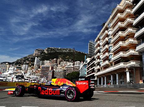 המכונית של ריקארדו על רקע מונטה קרלו (getty)