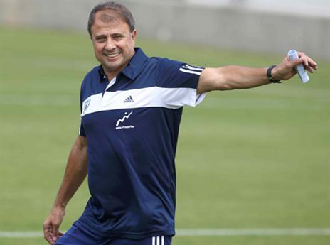 בחר קפטן לנבחרת. אלישע לוי (אלן שיבר)